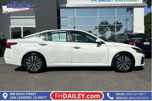 White 2023 Nissan Altima 2.5 SV