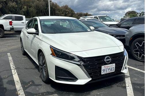 White 2023 Nissan Altima 2.5 SV