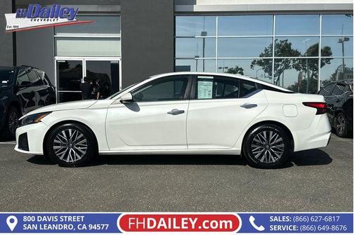White 2023 Nissan Altima 2.5 SV