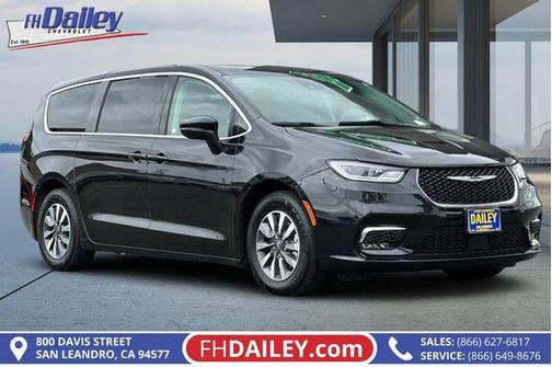 Brilliant Black Crystal Pearlcoat 2023 Chrysler Pacifica Hybrid Touring L