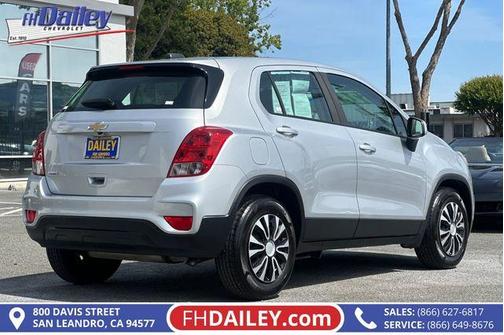 Silver Ice Metallic 2018 Chevrolet Trax LS