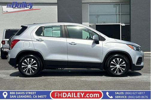 Silver Ice Metallic 2018 Chevrolet Trax LS