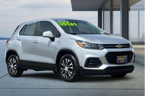 Silver Ice Metallic 2018 Chevrolet Trax LS
