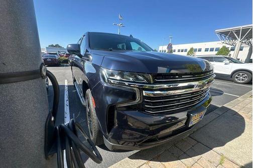 Midnight Blue Metallic 2024 Chevrolet Suburban RST
