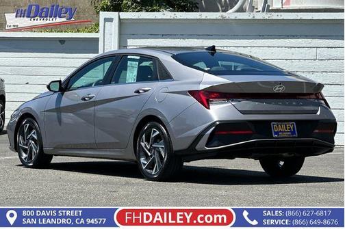 Metal 2025 Hyundai ELANTRA SEL Convenience