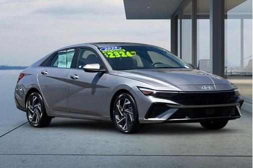 Metal 2025 Hyundai ELANTRA SEL Convenience