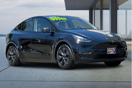Black 2025 Tesla Model Y Long Range