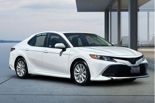 Super White 2018 Toyota Camry LE