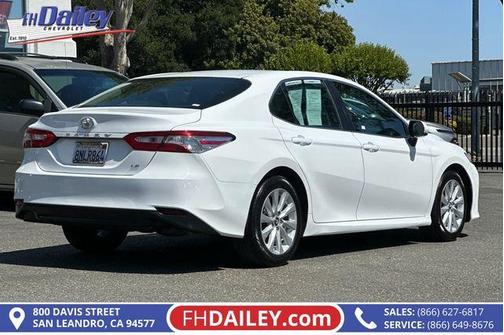 Super White 2018 Toyota Camry LE