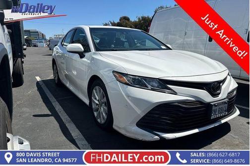 Super White 2018 Toyota Camry LE