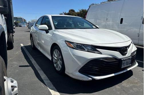 Super White 2018 Toyota Camry LE