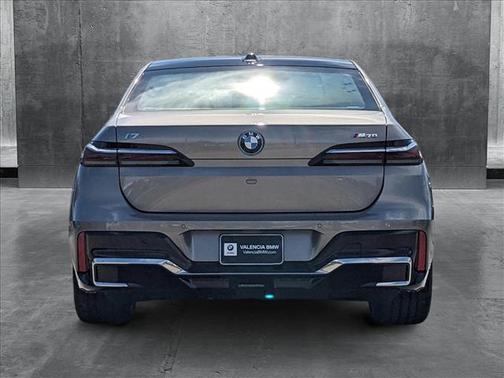 2024 BMW i7 M70