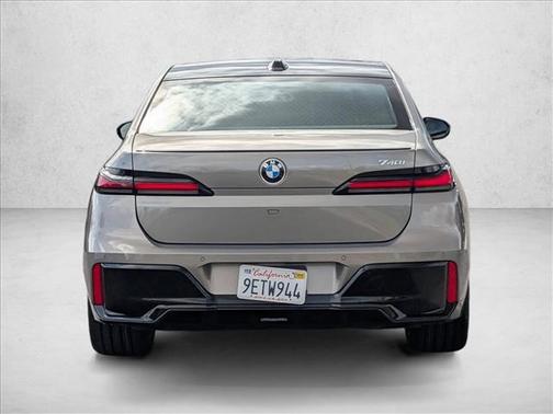 2023 BMW 740 i
