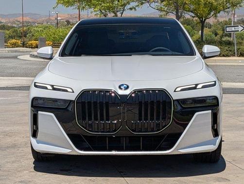 Mineral White Metallic 2026 BMW 740 i