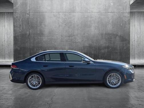 2025 BMW 530 i