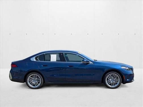 2025 BMW 530 i