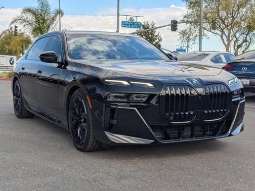 2023 BMW 740 i