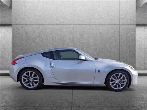 Photo 4 of 15 of 2013 Nissan 370Z Base