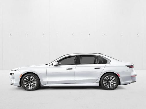 Mineral White Metallic 2026 BMW i7 EDrive50