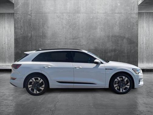 2021 Audi e-tron Premium
