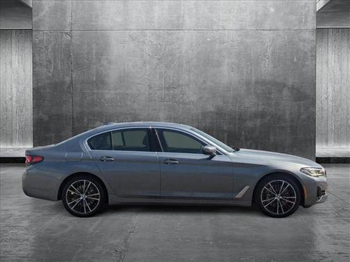 2022 BMW 530 i