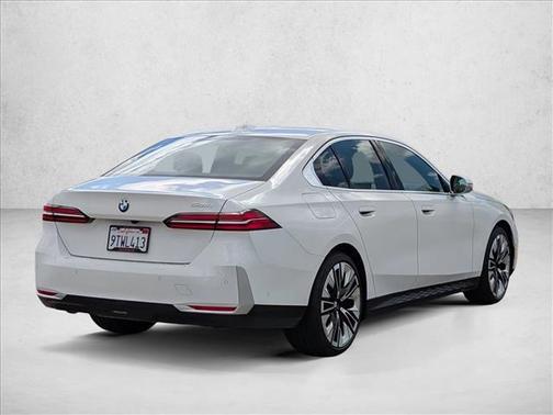 Alpine White 2026 BMW 530 i