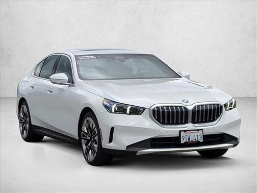 Alpine White 2026 BMW 530 i