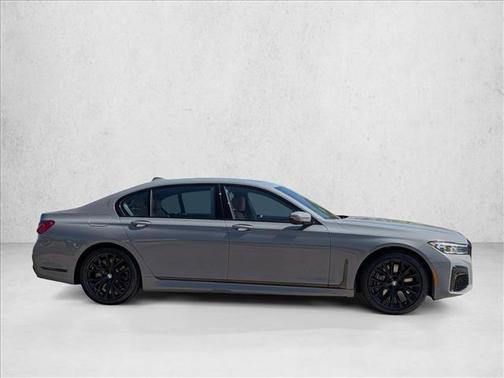 Metallic 2022 BMW 750 i xDrive