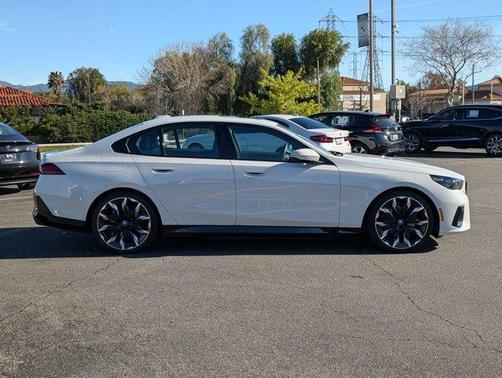 2025 BMW i5 xDrive40