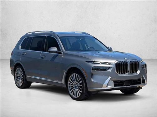 Gray Metallic 2024 BMW X7 xDrive40i