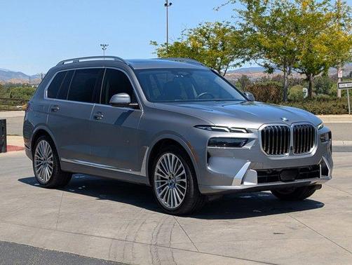 Gray Metallic 2024 BMW X7 xDrive40i