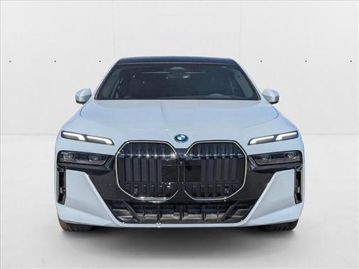 2025 BMW 750e xDrive