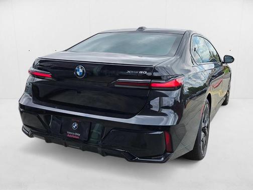 Black Sapphire Metallic 2025 BMW i7 xDrive60