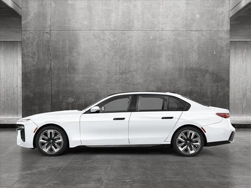 2025 BMW 740 i