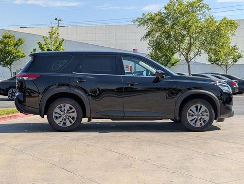 Black 2024 Nissan Pathfinder S