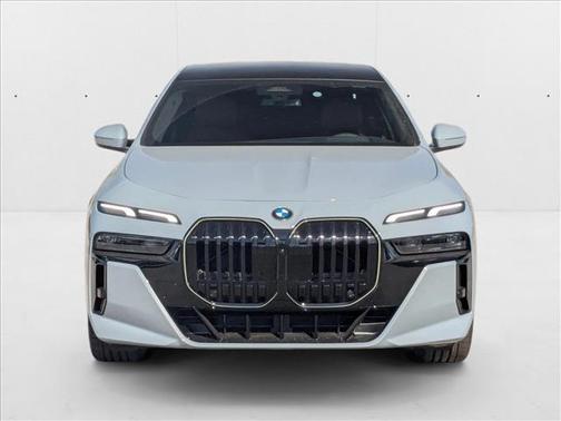 2025 BMW 740 i
