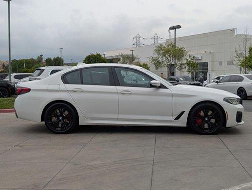 Alpine White 2023 BMW 540 i