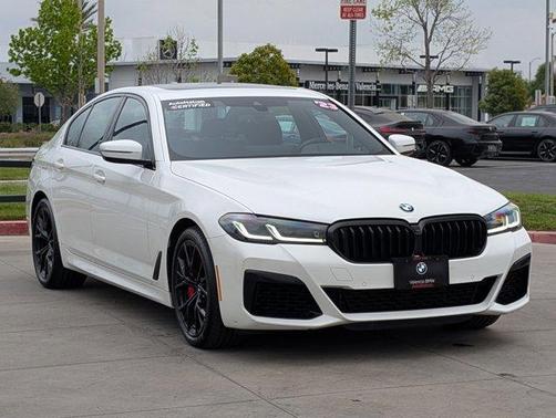 Alpine White 2023 BMW 540 i