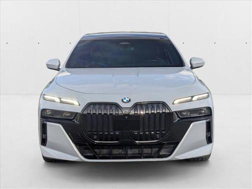 2023 BMW 740 i