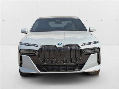 2025 BMW 750e xDrive