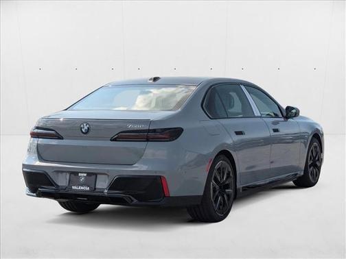 2025 BMW 750e xDrive