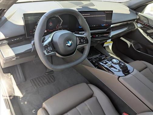 2025 BMW 530 i