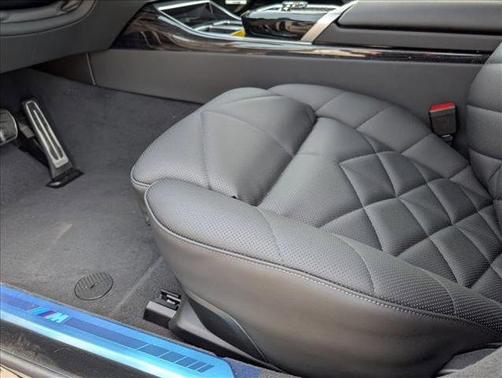 Black Sapphire Metallic 2026 BMW 740 i