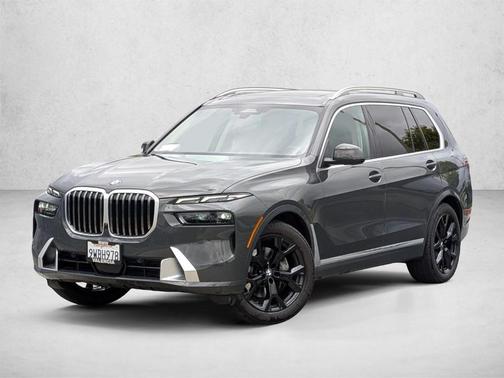 Gray Metallic 2026 BMW X7 xDrive40i