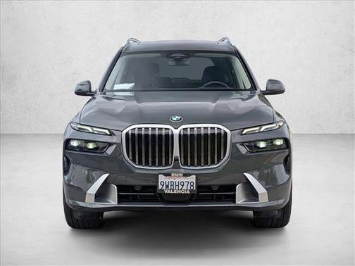 Gray Metallic 2026 BMW X7 xDrive40i