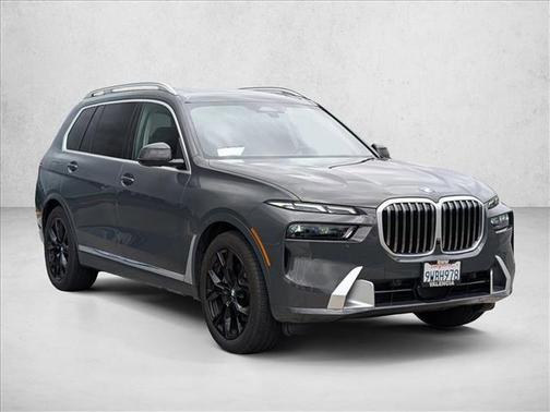 Gray Metallic 2026 BMW X7 xDrive40i