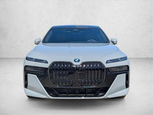 2026 BMW 750e xDrive