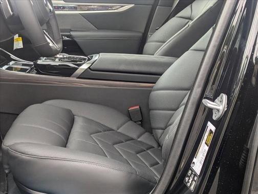 2025 BMW 760 760i xDrive
