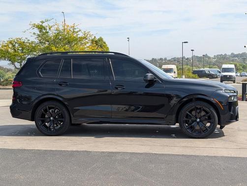 Black Sapphire Metallic 2024 BMW X7 xDrive40i