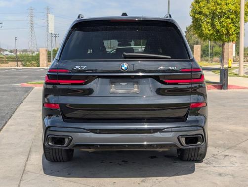 Black Sapphire Metallic 2024 BMW X7 xDrive40i